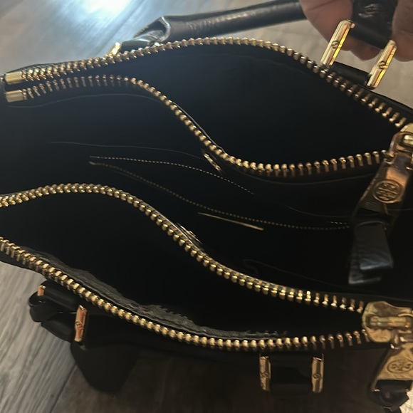 Tory Burch Robinson Pebbled Square Tote/crossbody - Picture 8 of 16